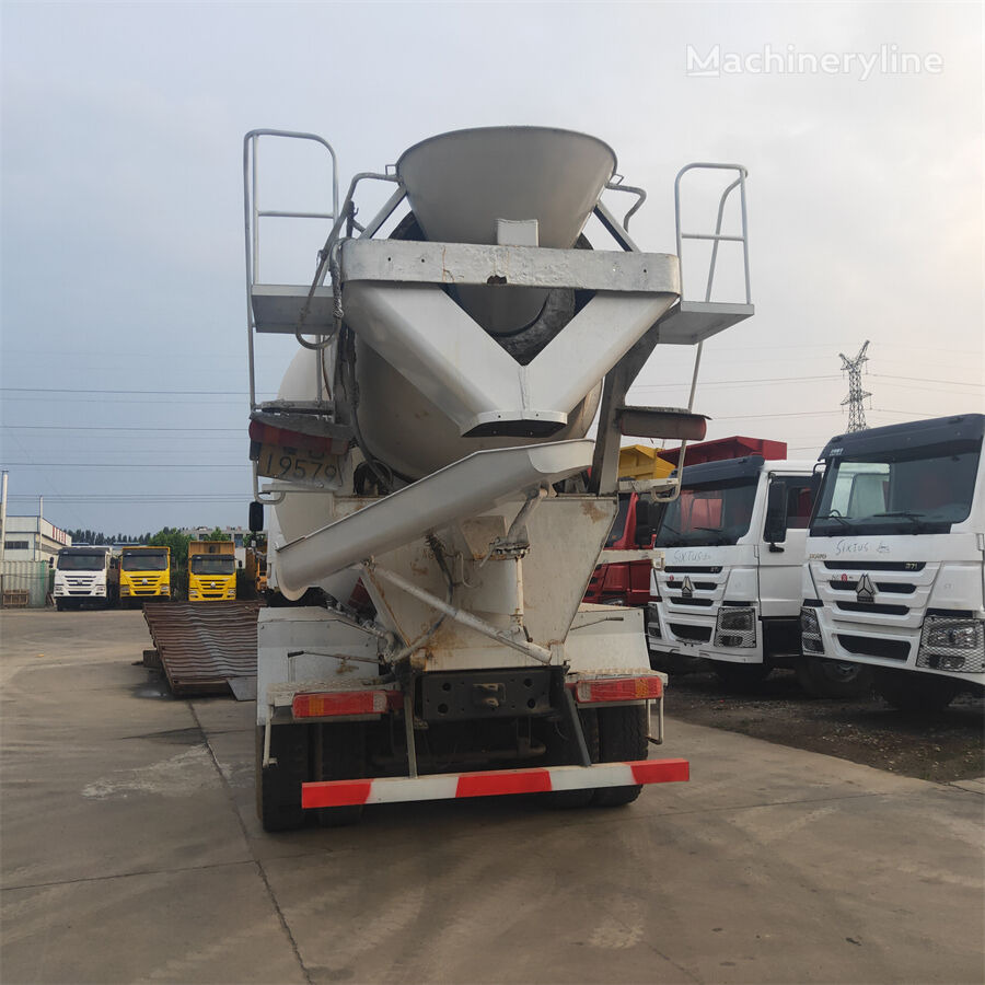 Concrete mixer truck Howo ZZ1257N4347C1: picture 3