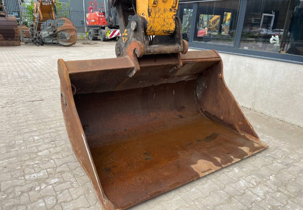 Crawler excavator Hyundai HX 260 L: picture 20