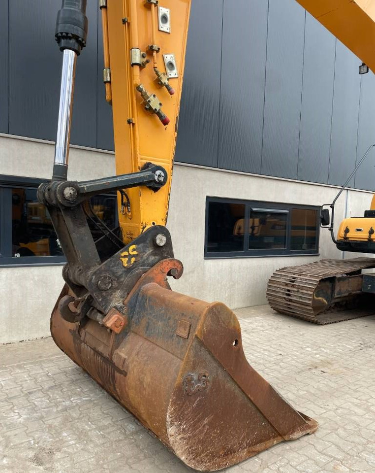 Crawler excavator Hyundai HX 260 L: picture 18