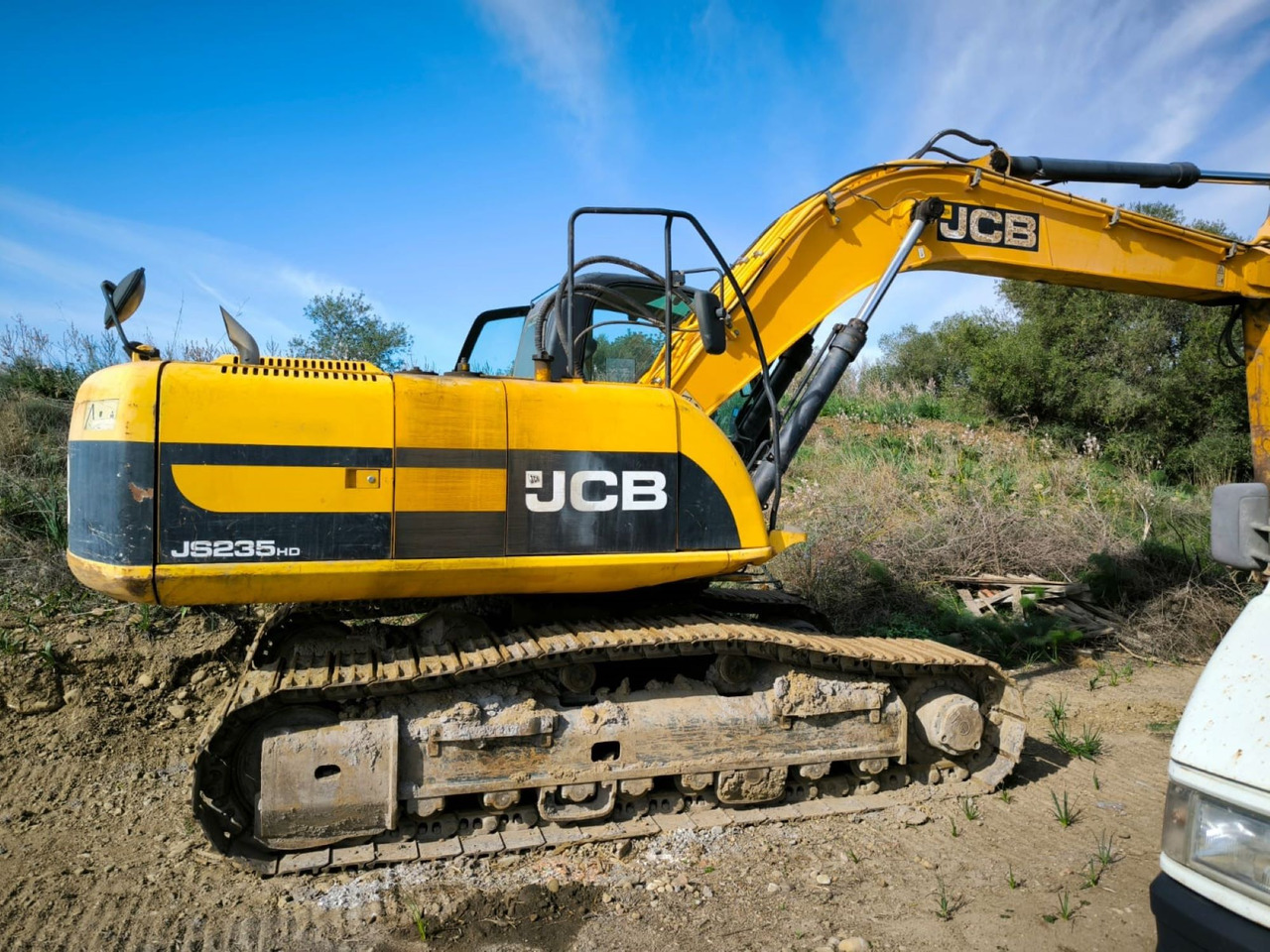 Crawler excavator JCB JS235HD: picture 5