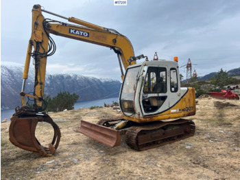 Excavator Kato HD 307: picture 1