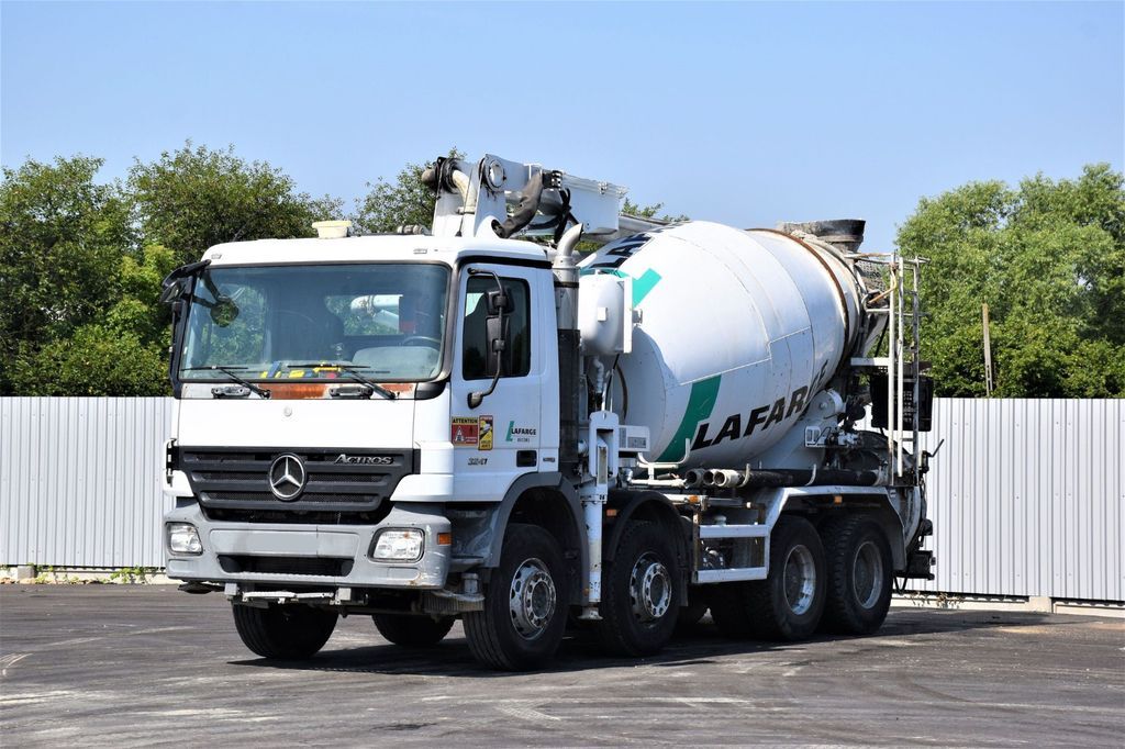 Concrete pump truck Mercedes-Benz ACTROS 3241* Betonpumpe * 8x4 * Top Zustand: picture 2