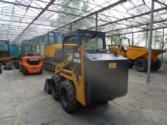 Skid steer loader Mustang 930A: picture 8