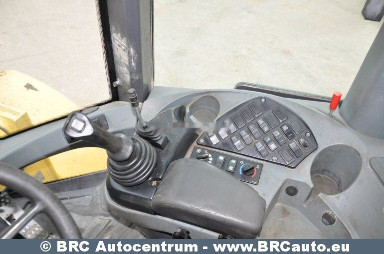 Wheel loader New Holland W270B: picture 14
