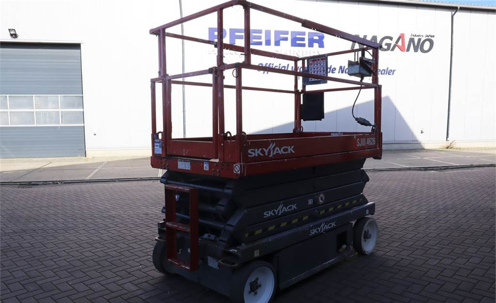 Scissor lift SkyJack SJ4626 Electric, 10m Working Height, 454kg Capacit: picture 2