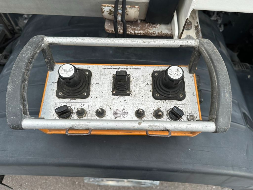 Concrete mixer truck Volvo 6 Stck. vorhanden FM 410 8x4 Liebherr Mixer 9 m3: picture 19