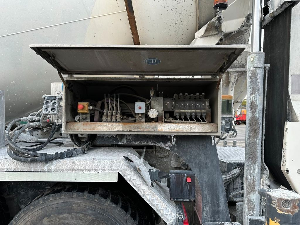 Concrete mixer truck Volvo 6 Stck. vorhanden FM 410 8x4 Liebherr Mixer 9 m3: picture 13