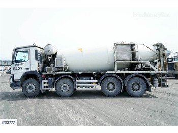 Concrete mixer truck Volvo FMX 8x4 Mixer Truck: picture 2