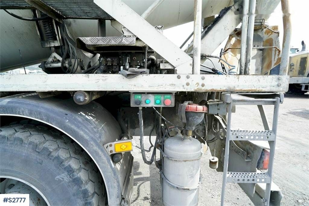 Concrete mixer truck Volvo FMX 8x4 Mixer Truck: picture 36
