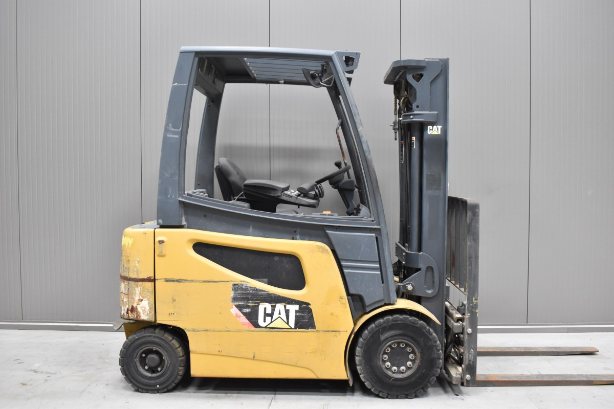 Electric forklift CATERPILLAR 2EP5000: picture 3