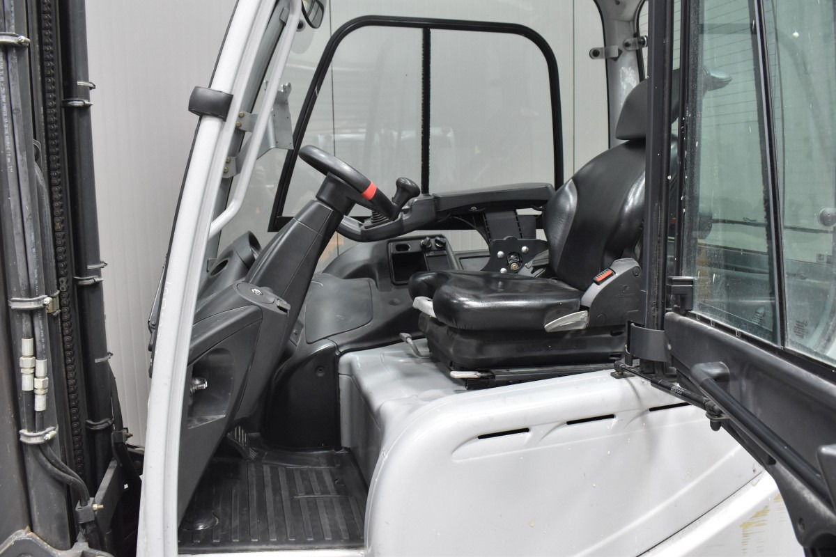 Electric forklift STILL RX 60-30: picture 4