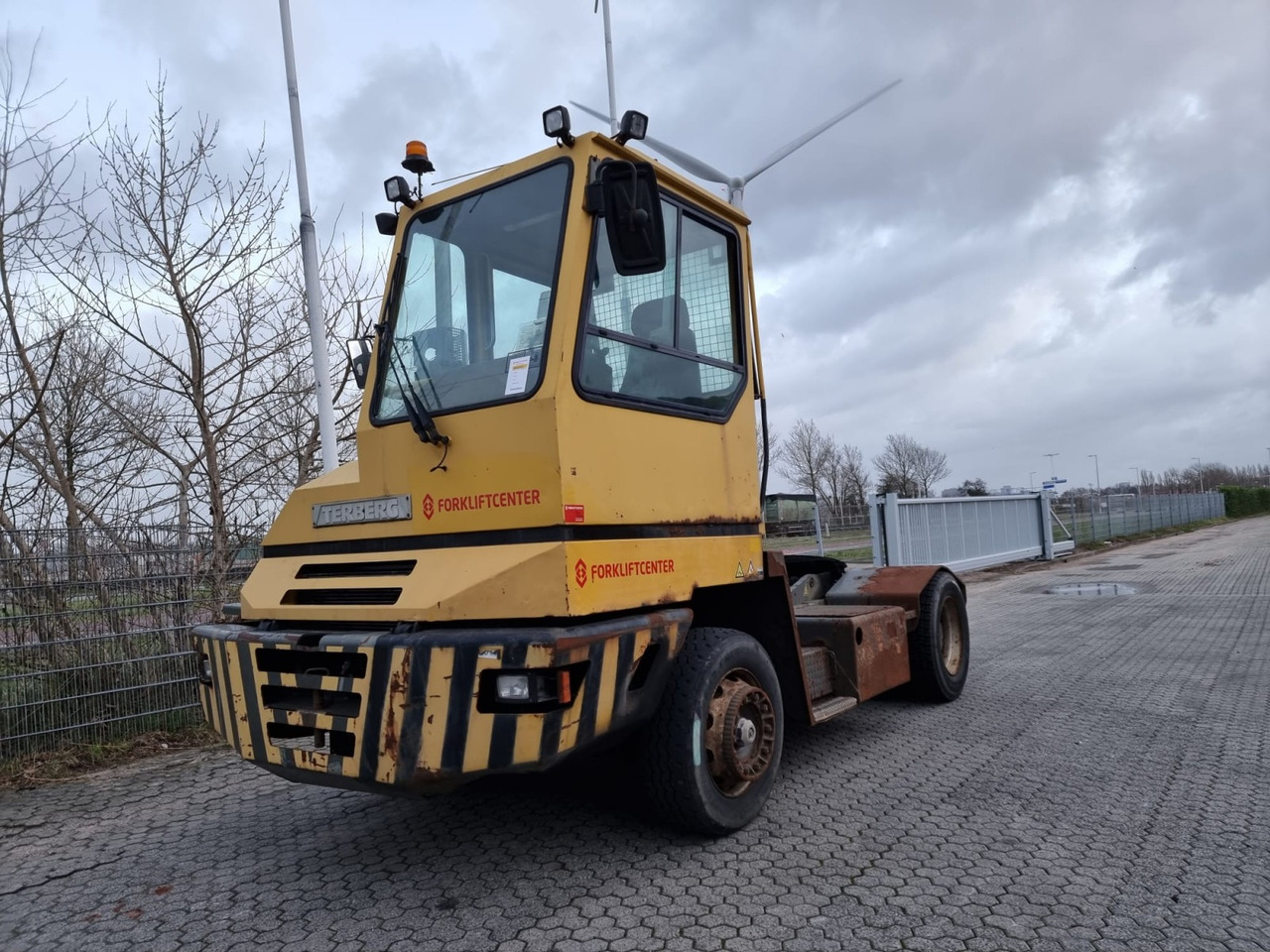 Terminal tractor Terberg YT220: picture 2