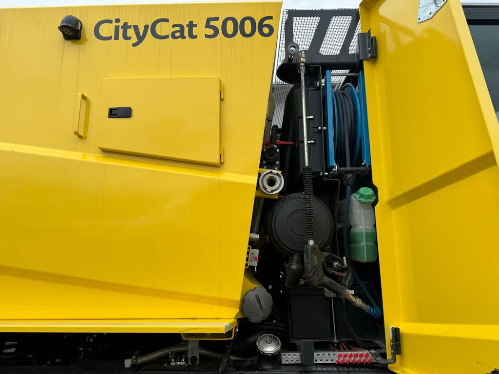 Road sweeper Bucher CityCat 5006 Kompaktkehrmaschine 5,6 m³: picture 10