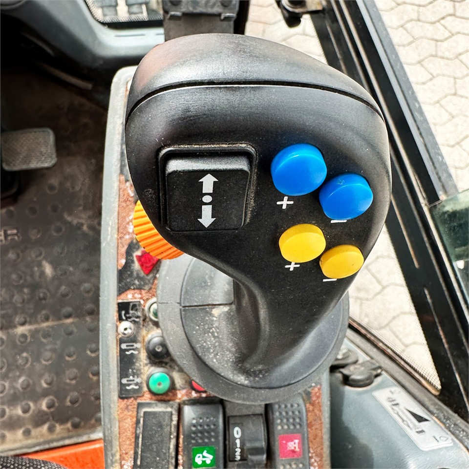 Municipal/ Special vehicle Holder C 250: picture 12