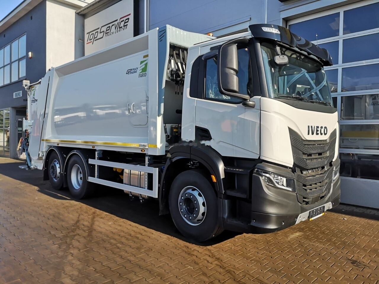 Garbage truck IVECO S Way: picture 3