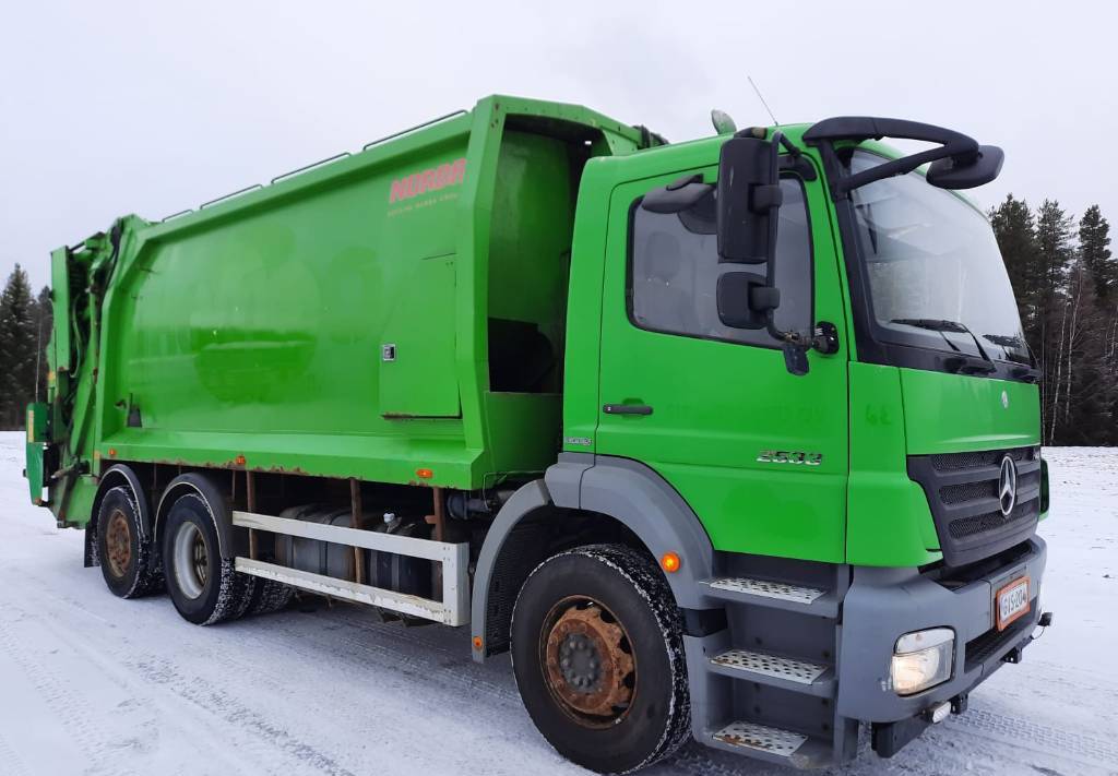 Garbage truck Mercedes-Benz Axor 2533: picture 3