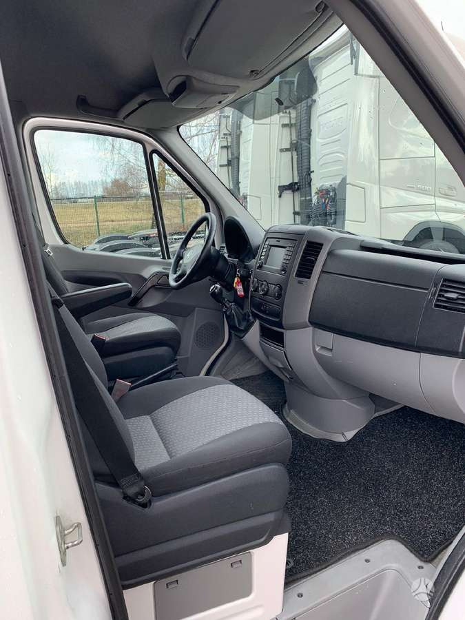 Car Volkswagen Crafter: picture 9