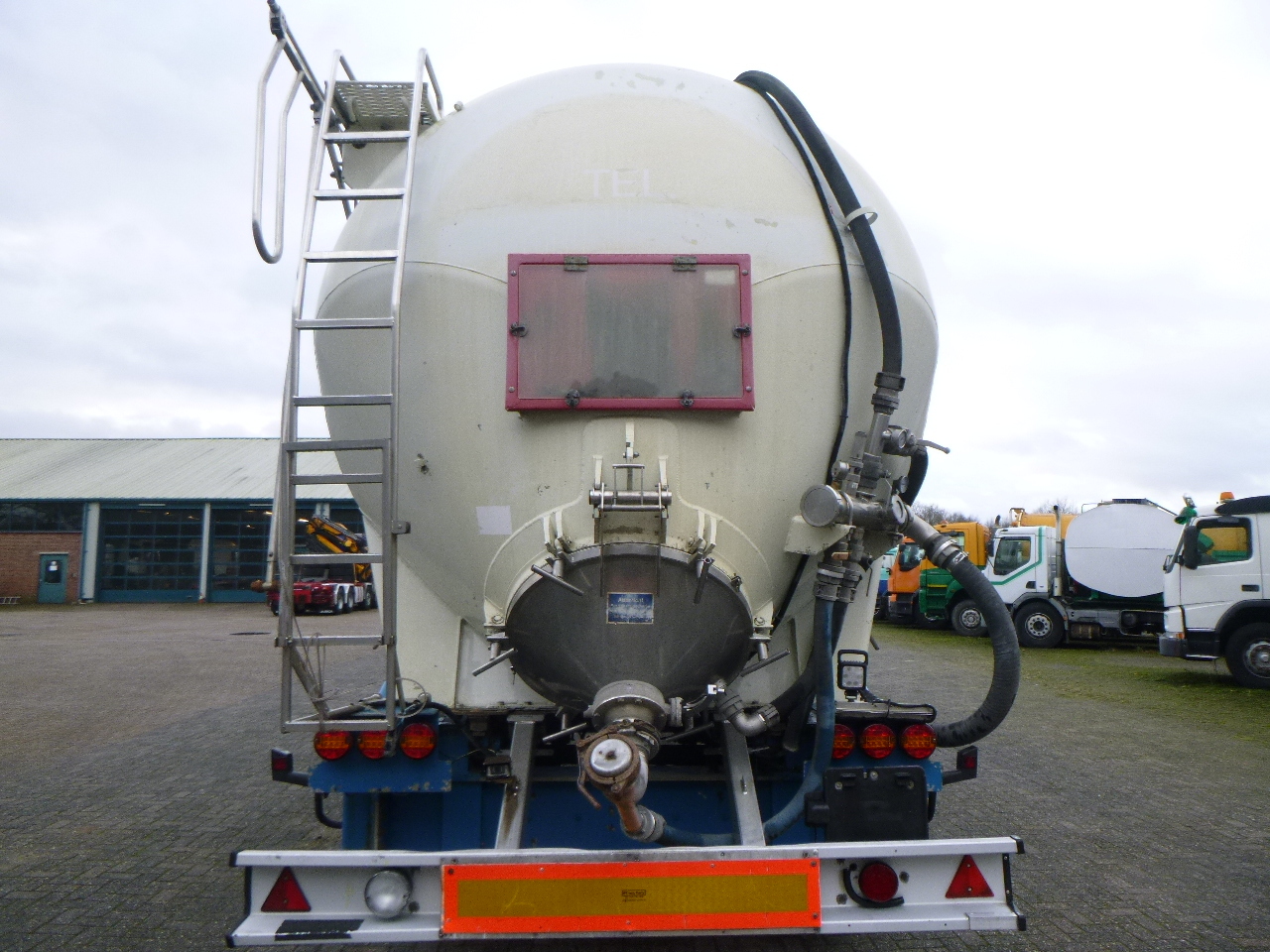 Tank semi-trailer for transportation of flour Feldbinder Powder tank alu 60 m3 (tipping): picture 11