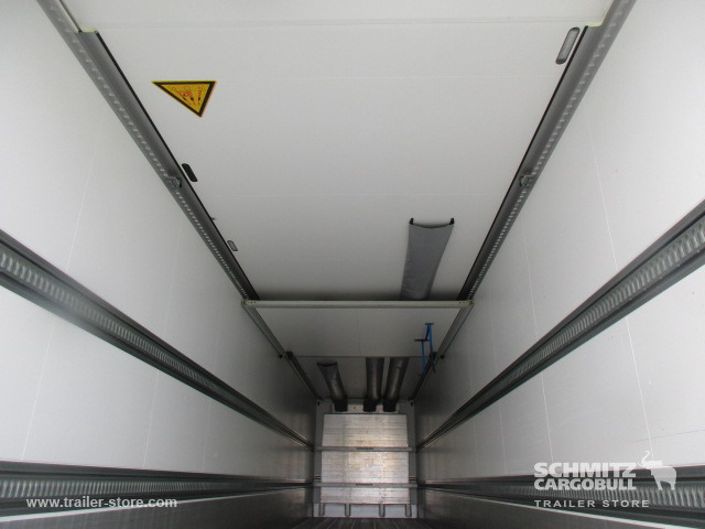 Isothermal semi-trailer SCHMITZ Reefer Multitemp Taillift: picture 2