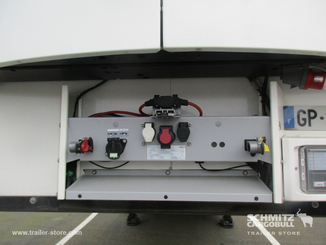 Isothermal semi-trailer SCHMITZ Reefer Multitemp Taillift: picture 10
