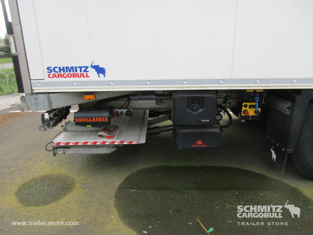 Isothermal semi-trailer SCHMITZ Reefer Multitemp Taillift: picture 7