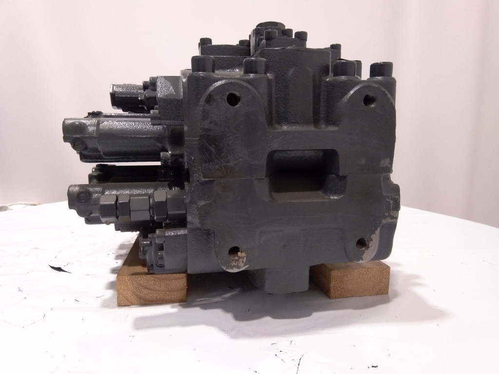Hydraulic valve for Construction machinery Case KRJ32720 - KRJ32721: picture 4