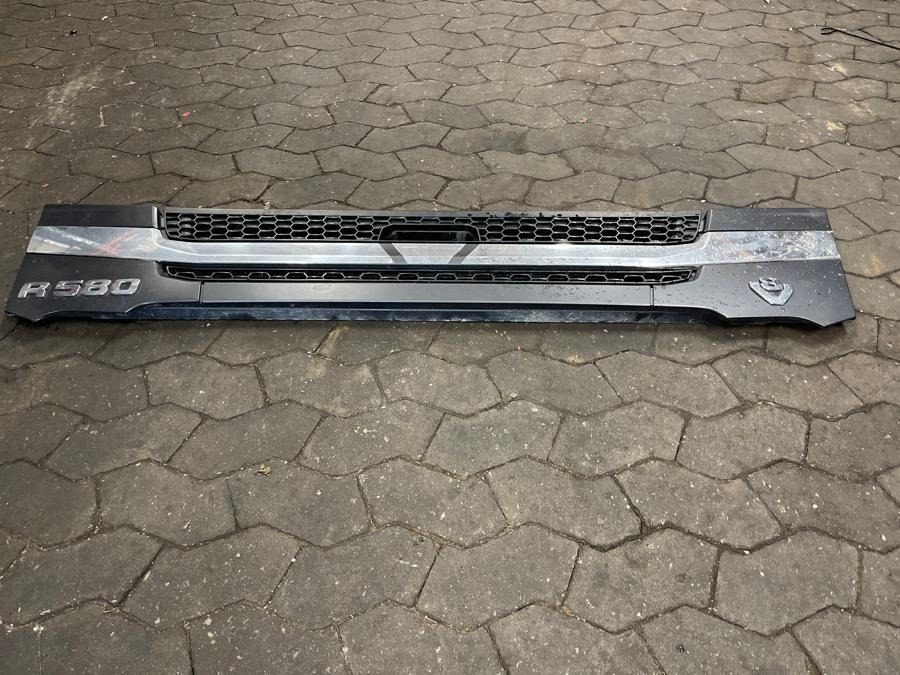 Body and exterior for Truck SCANIA NGR GRILL LOWER: picture 2