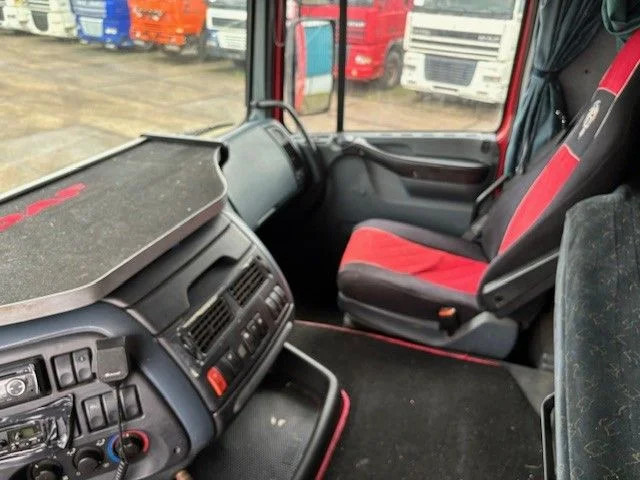 Tractor unit DAF 95.430 XF SPACECAB 4x2 (EURO 2 / ZF16 MANUAL GEARBOX / AIRCONDITIONING / FRIDGE): picture 10