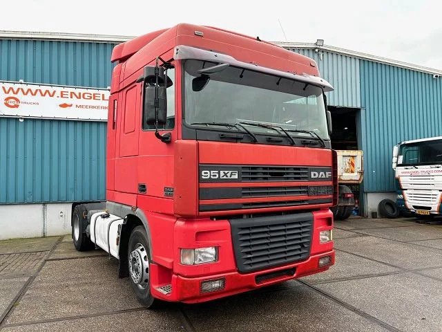 Tractor unit DAF 95.430 XF SPACECAB 4x2 (EURO 2 / ZF16 MANUAL GEARBOX / AIRCONDITIONING / FRIDGE): picture 3