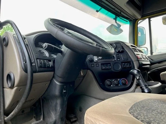 Tractor unit DAF XF 105.460 SPACECAB WITH HYDRAULIC KIT (ZF16 MANUAL GEARBOX / HYDRAULIC KIT / FRIDGE / EURO 5 / AIRCONDITIONING): picture 8
