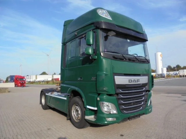 Tractor unit DAF XF 106.460 SUPER SPACE CAB: picture 12