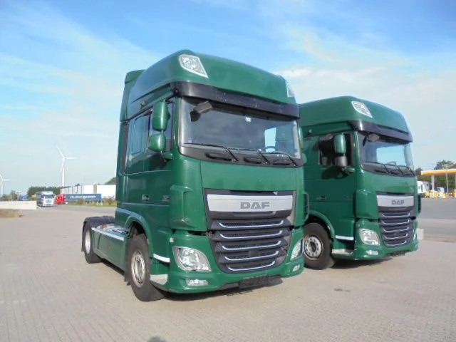 Tractor unit DAF XF 106.460 SUPER SPACE CAB: picture 3