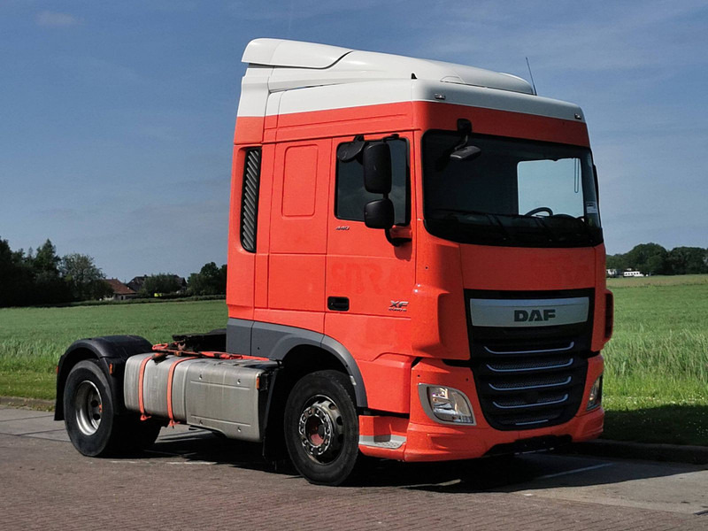 Tractor unit DAF XF 440 spacecab manual: picture 6