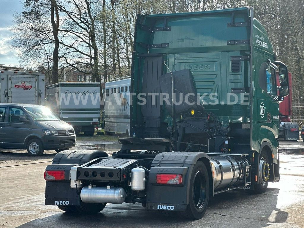 Tractor unit Iveco S-Way AS440 4x2 Erdgas NG *Unfallschaden*: picture 4