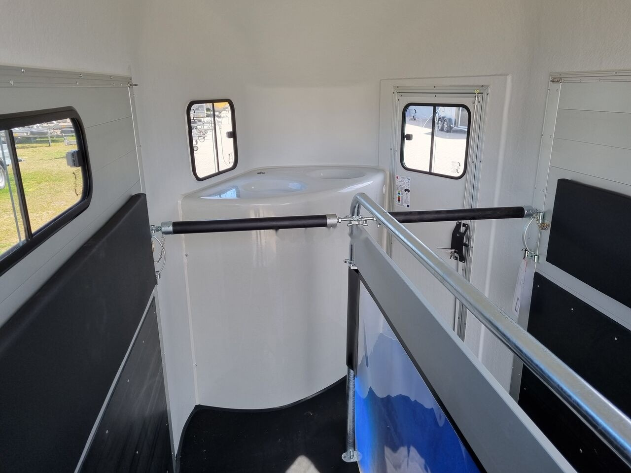 Horse trailer Cheval Liberté Gold 3 for two horses with tack room 2000 kg GVW trailer: picture 28