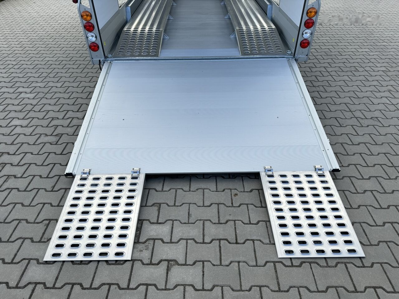 Autotransporter trailer Debon C1000 van cargo 3500 kg closed car trailer 500x200cm 2x doors: picture 31