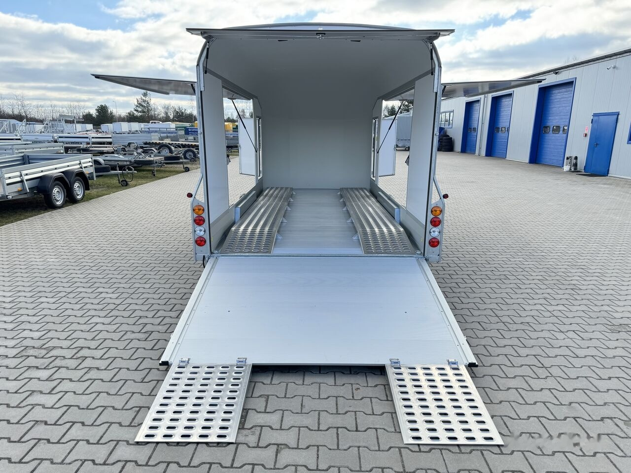 Autotransporter trailer Debon C1000 van cargo 3500 kg closed car trailer 500x200cm 2x doors: picture 30