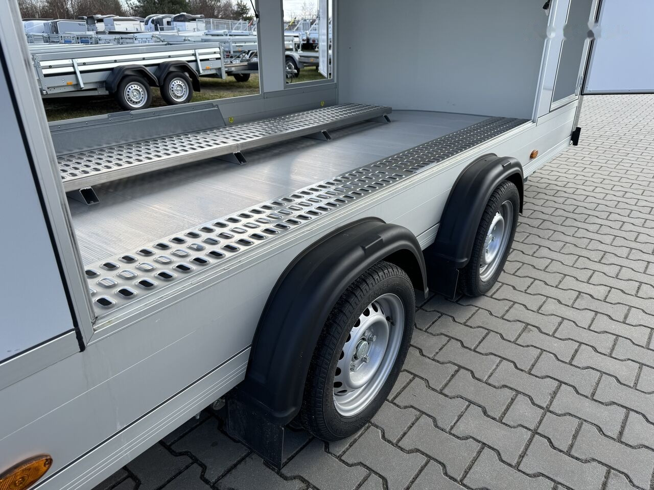 Autotransporter trailer Debon C1000 van cargo 3500 kg closed car trailer 500x200cm 2x doors: picture 43