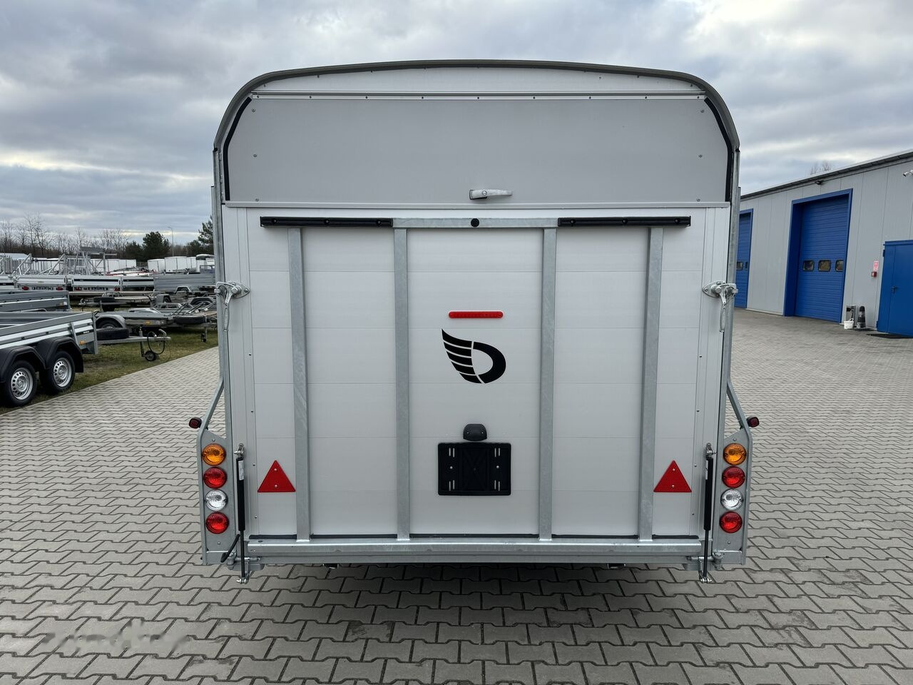 Autotransporter trailer Debon C1000 van cargo 3500 kg closed car trailer 500x200cm 2x doors: picture 7