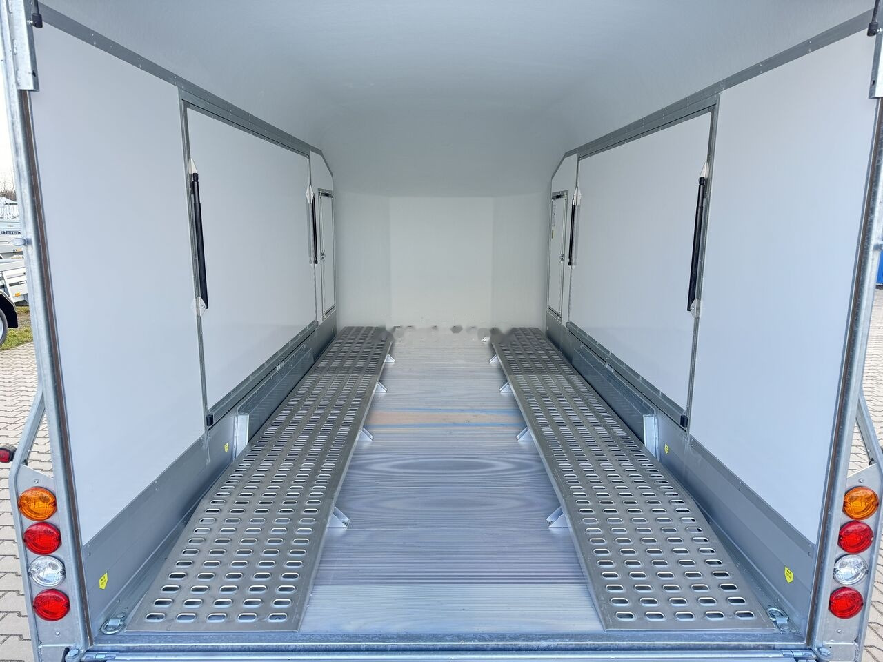 Autotransporter trailer Debon C1000 van cargo 3500 kg closed car trailer 500x200cm 2x doors: picture 25