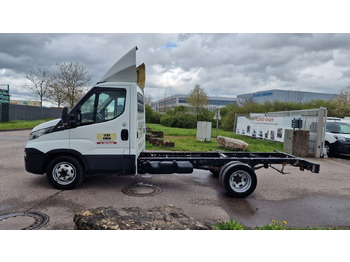 Cab chassis truck IVECO Daily 35C16: picture 4