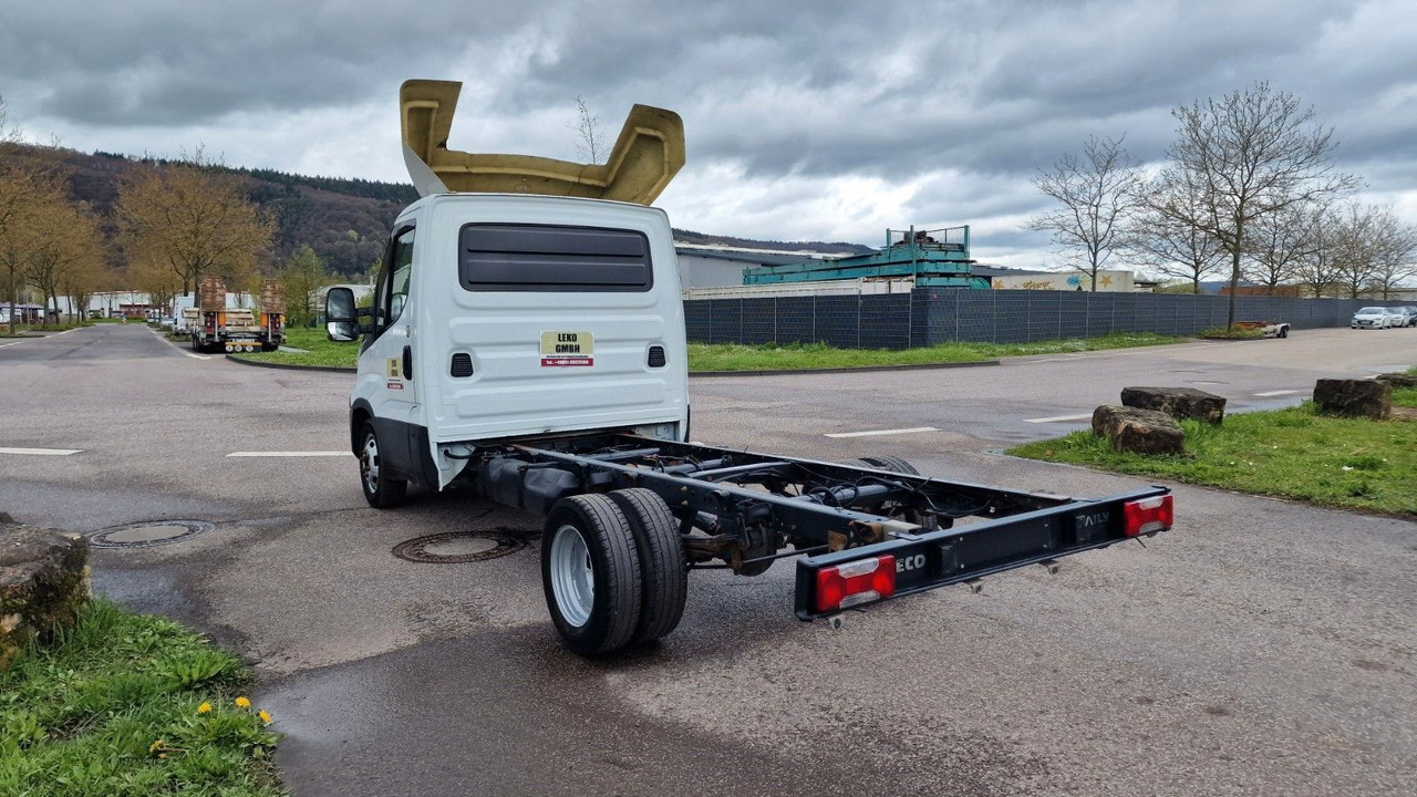 Cab chassis truck IVECO Daily 35C16: picture 6