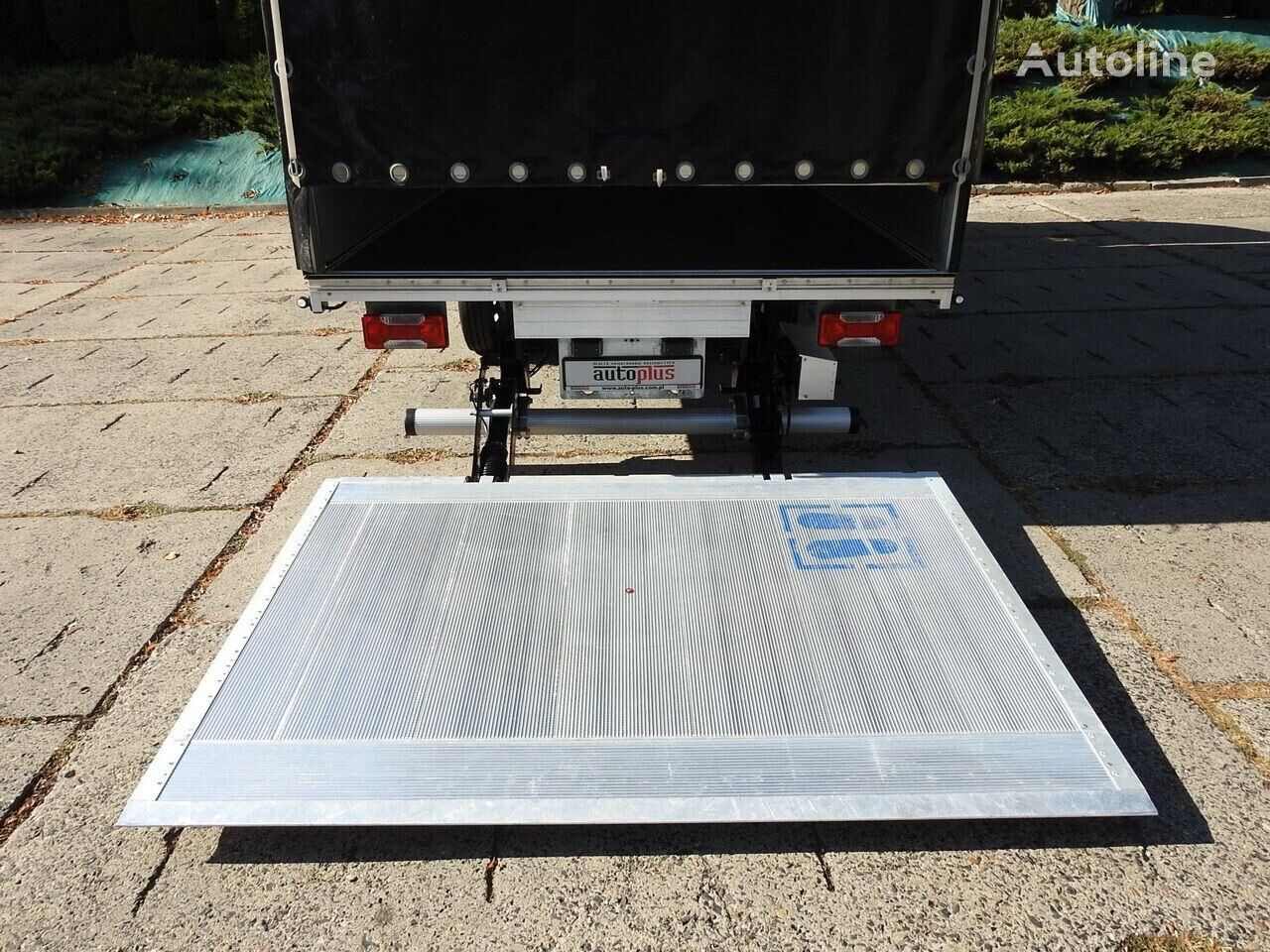 Curtainsider truck IVECO Daily 50C18 Curtain side + tail lift: picture 11