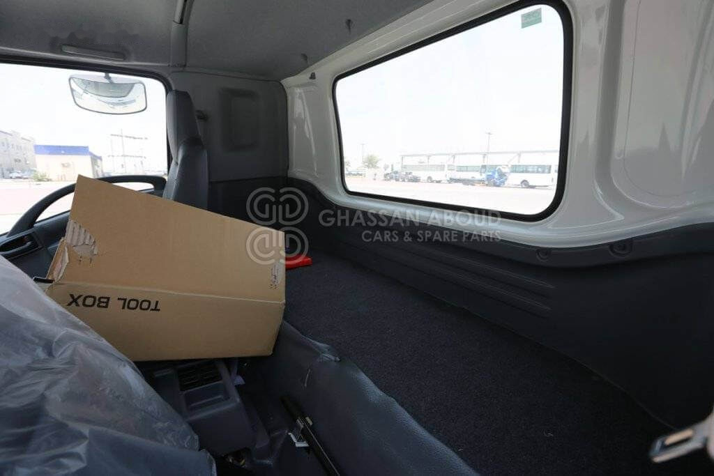 Cab chassis truck Isuzu FSR: picture 13