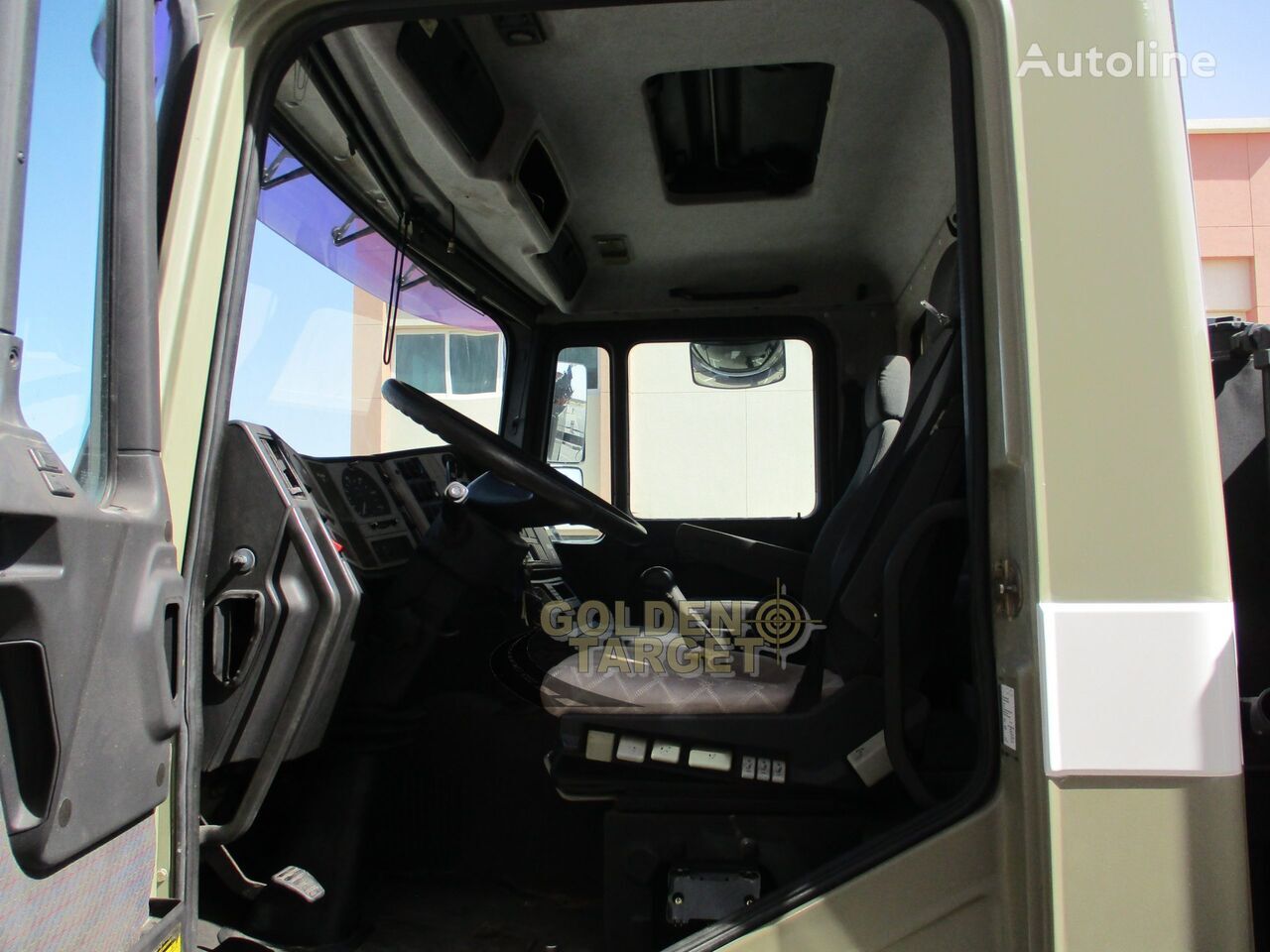 Dropside/ Flatbed truck, Crane truck MAN 26.414: picture 16