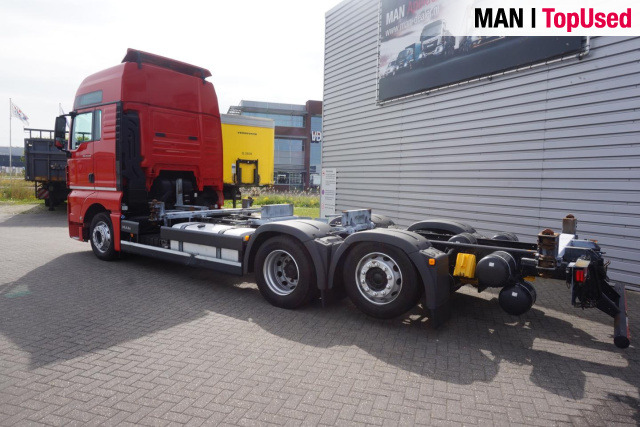 Container transporter/ Swap body truck MAN TGX 26.510 6X2-2 LL: picture 14