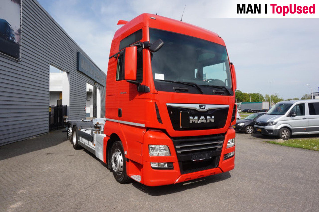 Container transporter/ Swap body truck MAN TGX 26.510 6X2-2 LL: picture 10