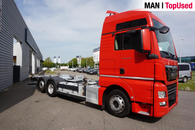 Container transporter/ Swap body truck MAN TGX 26.510 6X2-2 LL: picture 11