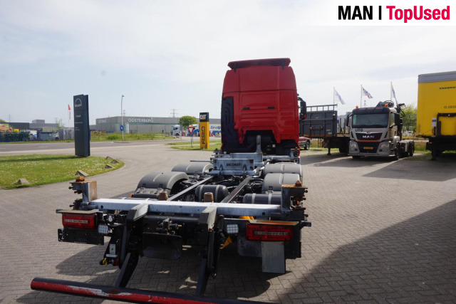Container transporter/ Swap body truck MAN TGX 26.510 6X2-2 LL: picture 12