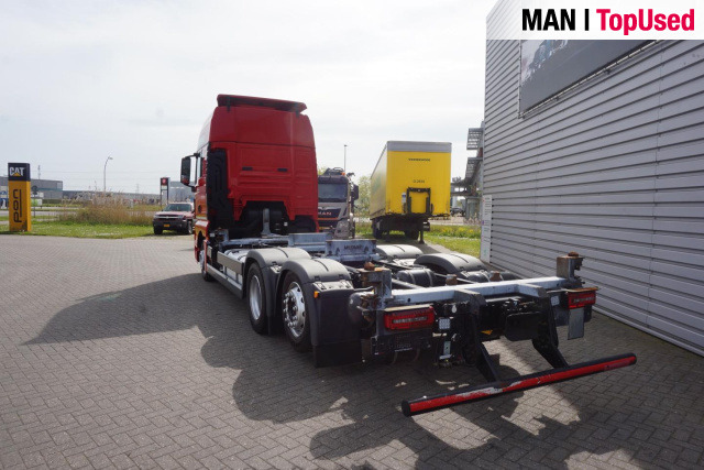 Container transporter/ Swap body truck MAN TGX 26.510 6X2-2 LL: picture 13